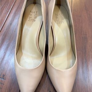 Naturalizer Beige Pointed-Toe Leather Pumps
